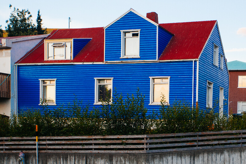 Neighborhood homes with mixed styles
